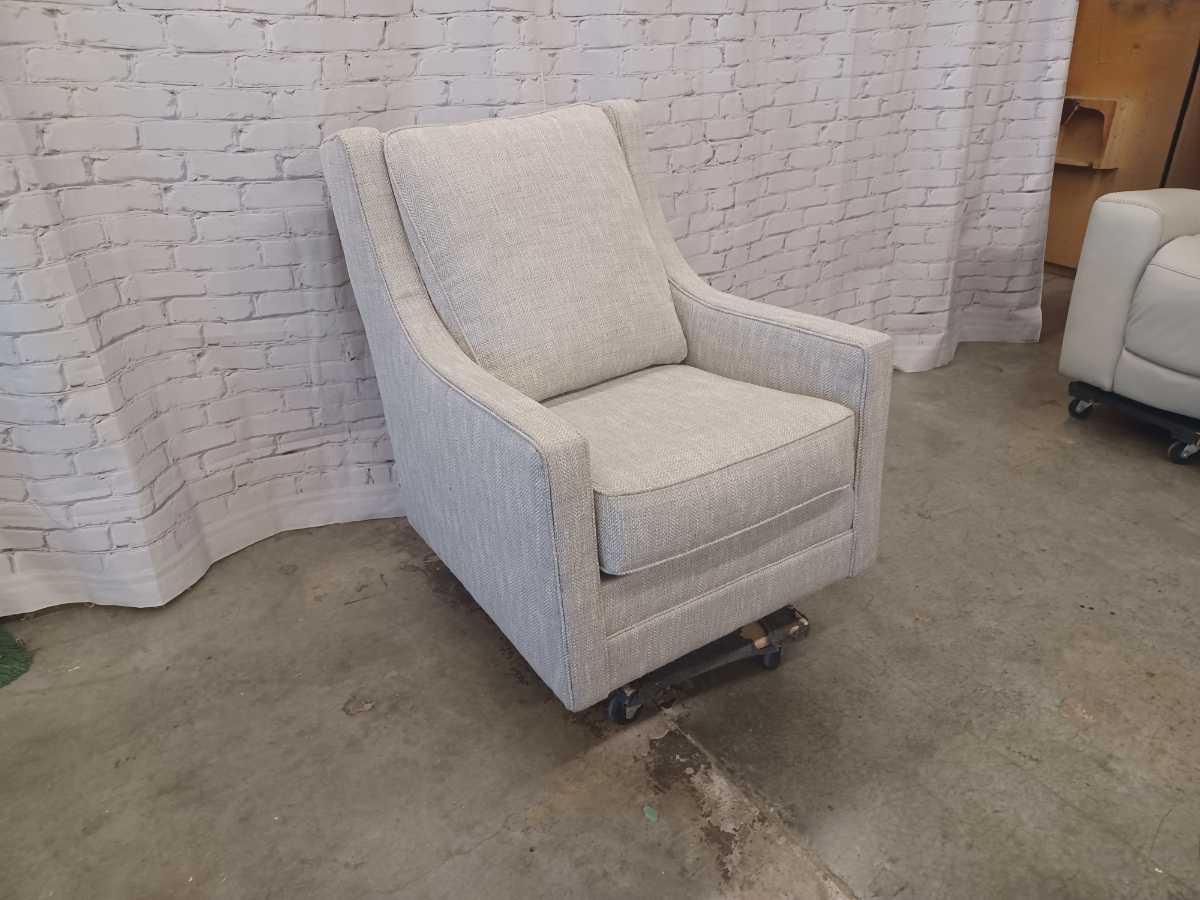 Kambria Swivel Glider Accent Chair - Gallery Image 3